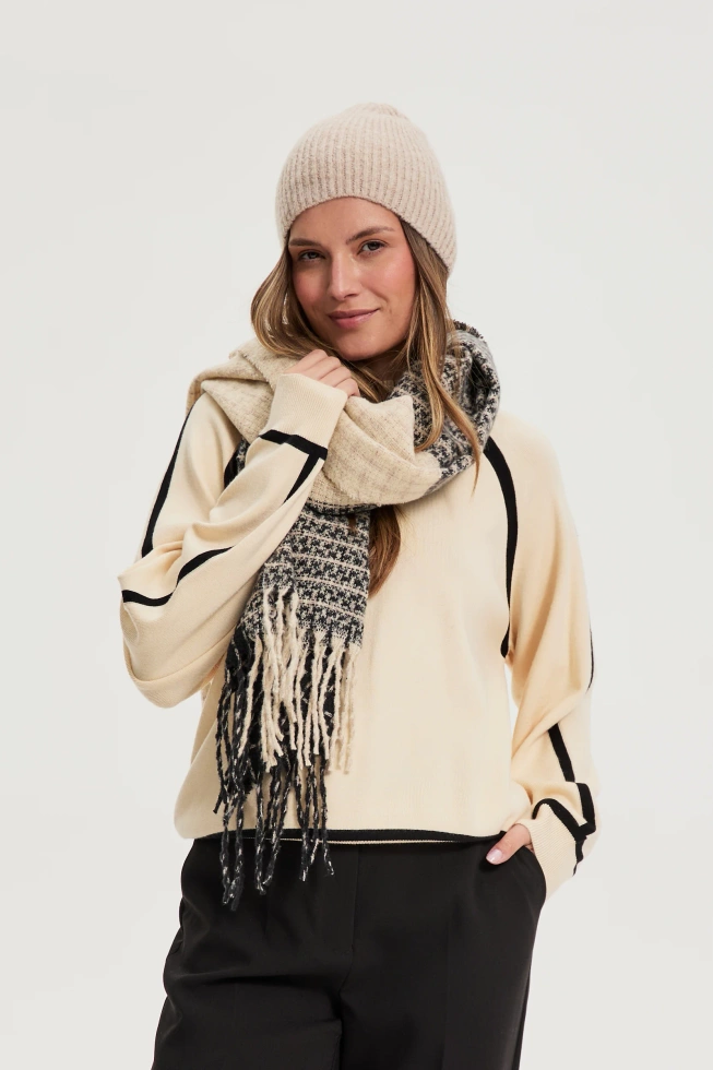 Szal z frędzlami czarny