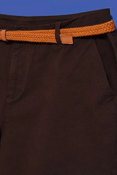 Szorty z plecionym paskiem ciemnbrązowe