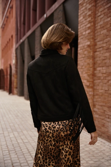 Kurtka z frędzlami czarna