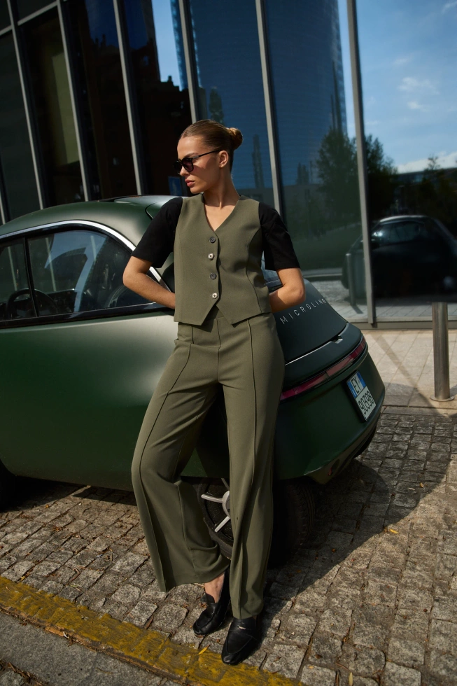 Gładkie spodnie oliwkowe