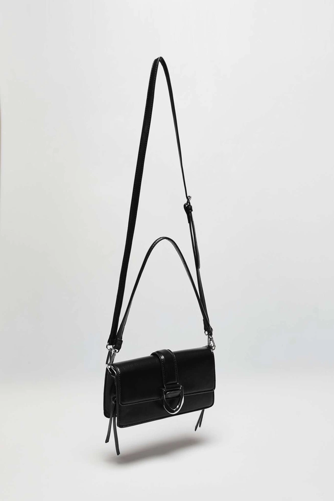 Torebka na ramię ze srebrną klamrą czarna