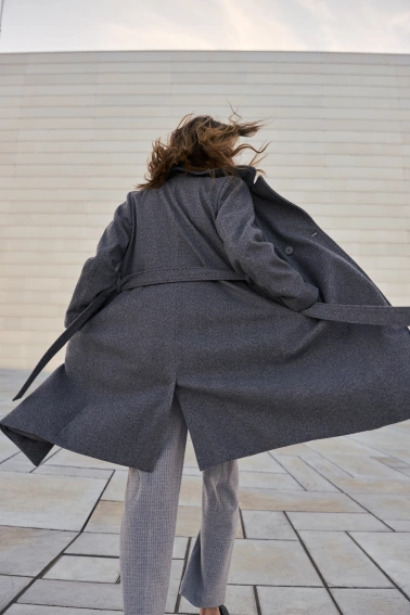 Płaszcz z paskiem szary