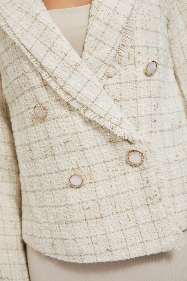 Marynarka w tweedowym stylu z ozdobnymi guzikami beżowa