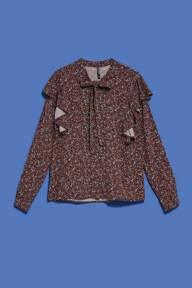 Koszula z wiązanym dekoltem i falbanami kasztanowa