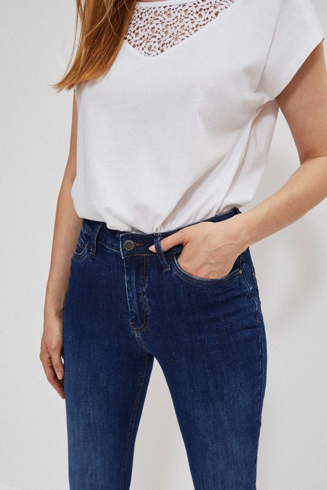 Proste jeansy z przetarciami