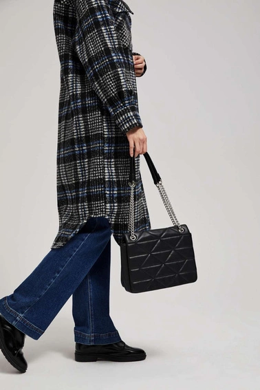 Pikowana torebka z regulowanym uchwytem czarna