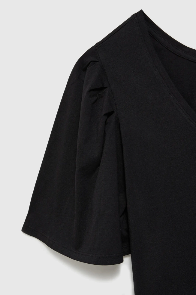 Bluzka z dekoltem w serek i z szerokimi bufiastymi rękawami czarna