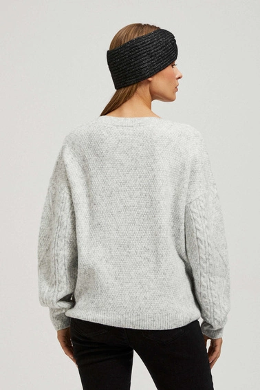 Sweter z dekoltem w serek szary