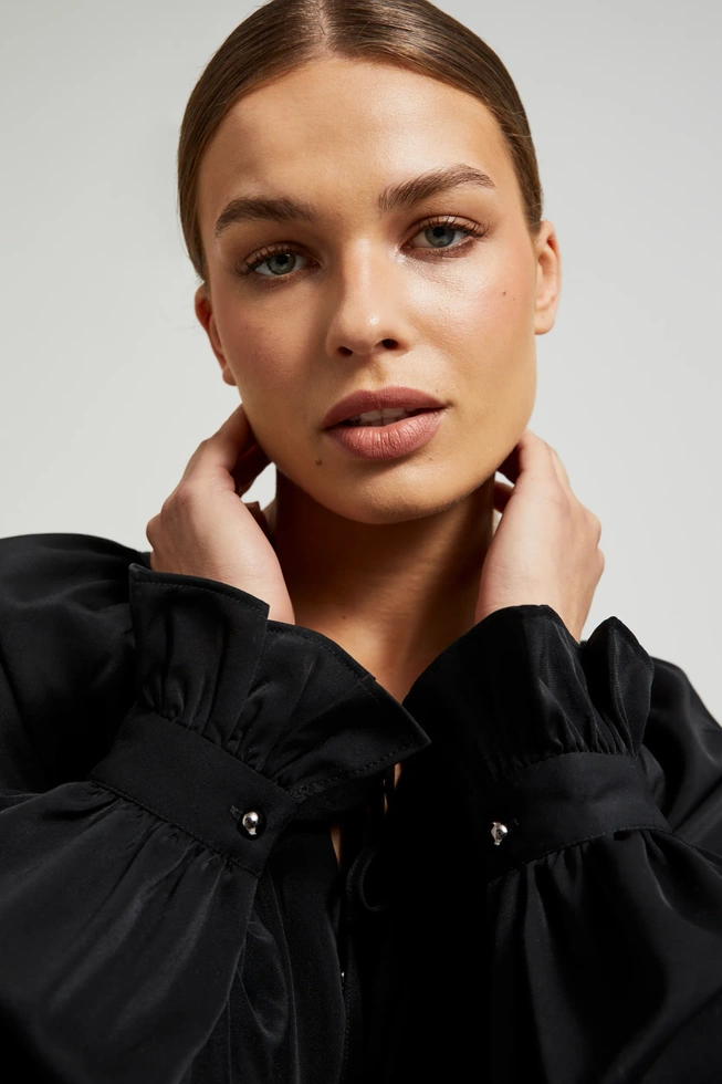 Koszula z bufiastymi rękawami i wiązanym dekoltem czarna