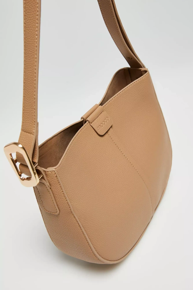 Torebka na długim regulowanym pasku beżowa