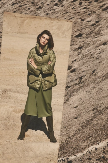 Krótka kurtka z kołnierzem