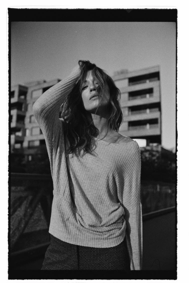 Prążkowana bluzka z długimi rękawami szara 