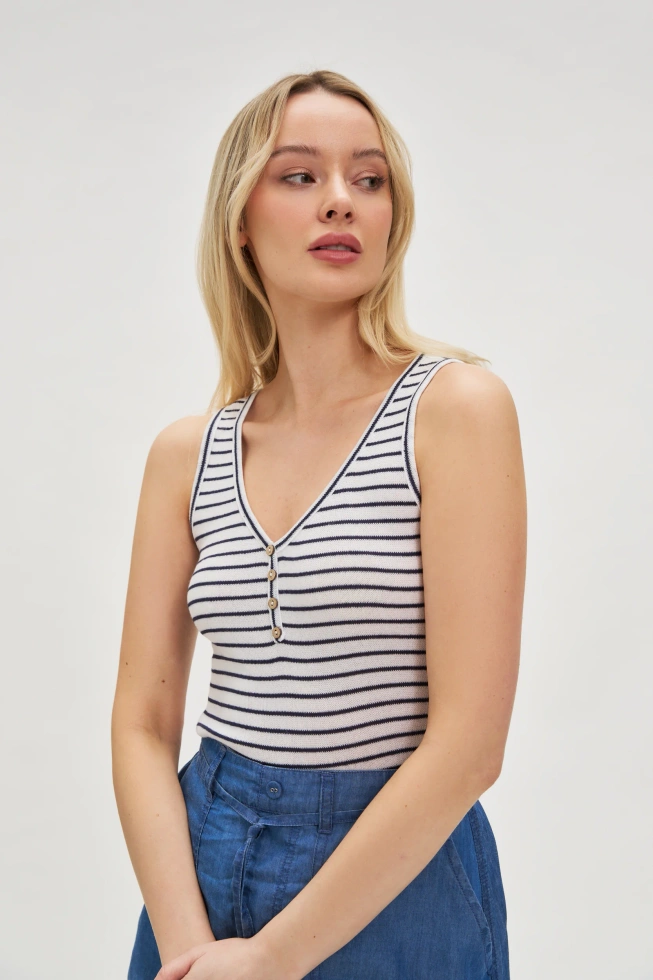 Top w paski z guzikami biały