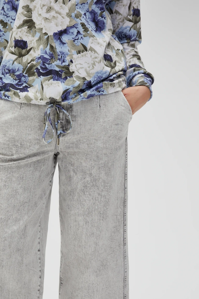 Bluza w kwiaty bez kaptura niebieska