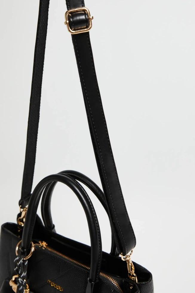 Torebka z brelokiem czarna