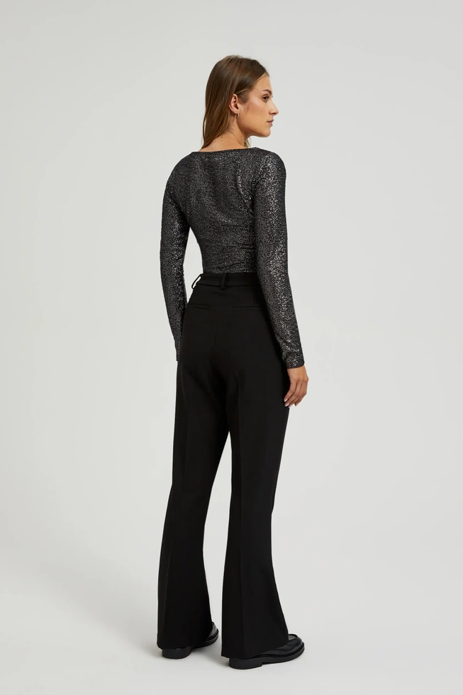 Spodnie z kantem i prostymi nogawkami czarne