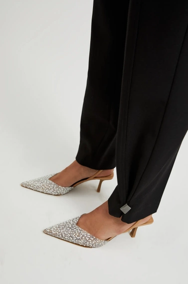 Gładkie spodnie z nogawkami w kant czarne