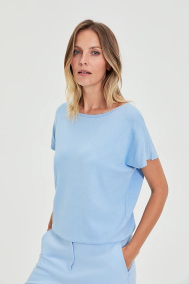 Cienki sweter błękitny