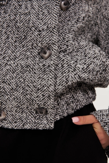 Krótki płaszcz czarno-biały