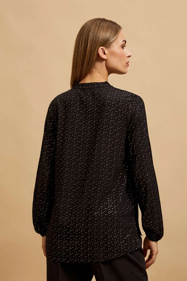 Koszula z dekoltem w serek czarna