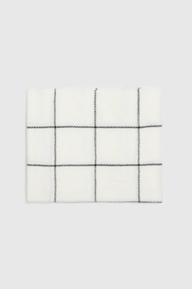 Szal w kratę biały