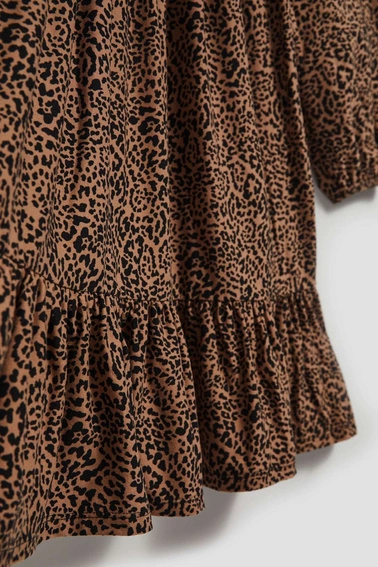 Wzorzysta sukienka z falbaną o długości przed kolano ciemnobeżowa