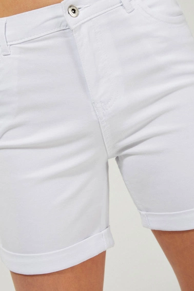 Szorty lyocell zapinane na zamek i guzik białe