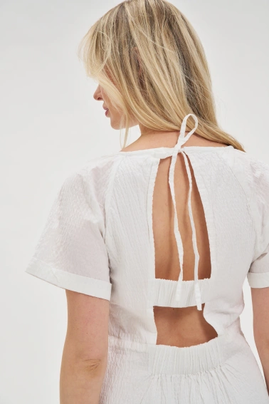 Bawełniana sukienka z odkrytymi plecami biała 