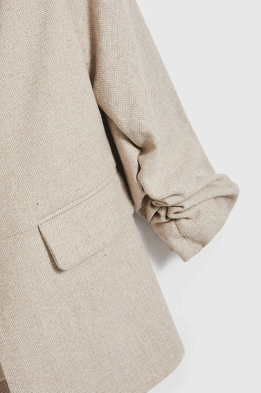 Gładka marynarka z marszczonymi rękawami 3/4 beżowa