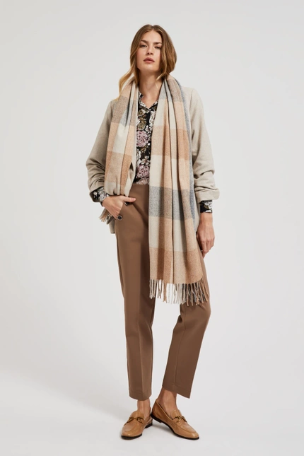 Szal w kratę z frędzlami beżowy