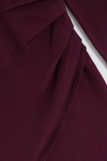 Dzianinowa sukienka burgundowa