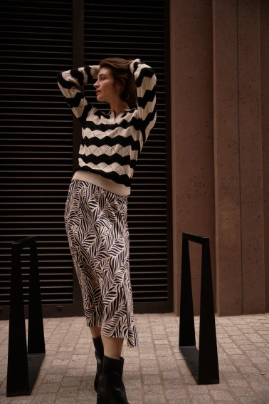 Sweter z kołnierzykiem beżowy