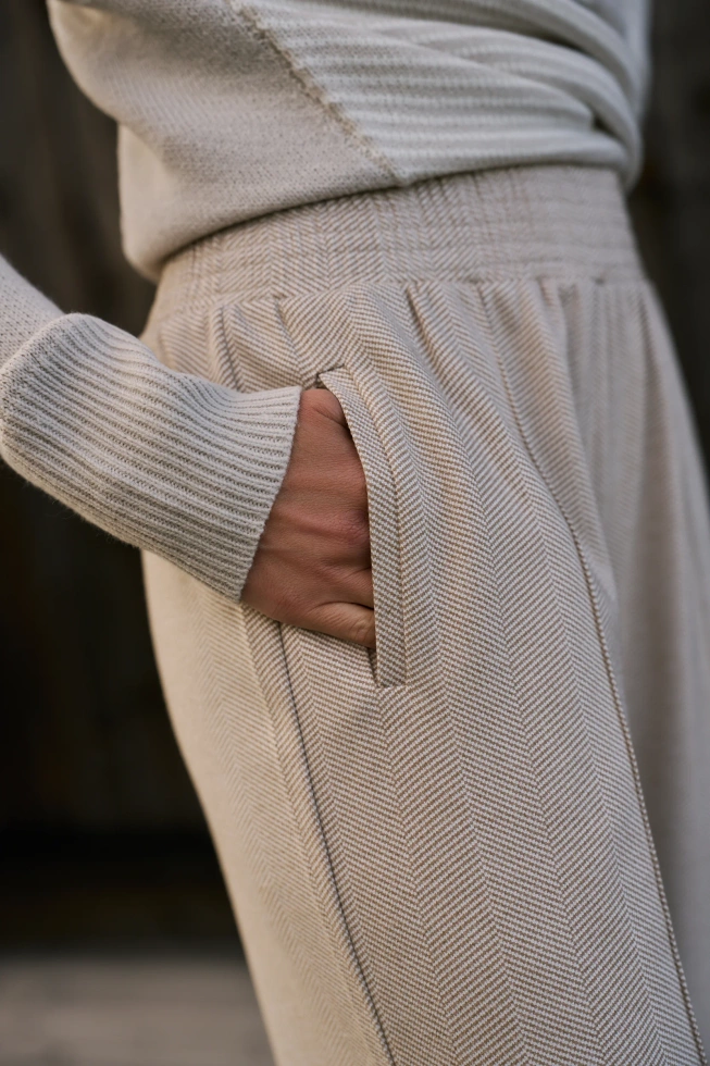 Spodnie z szerokimi nogawkami beżowe