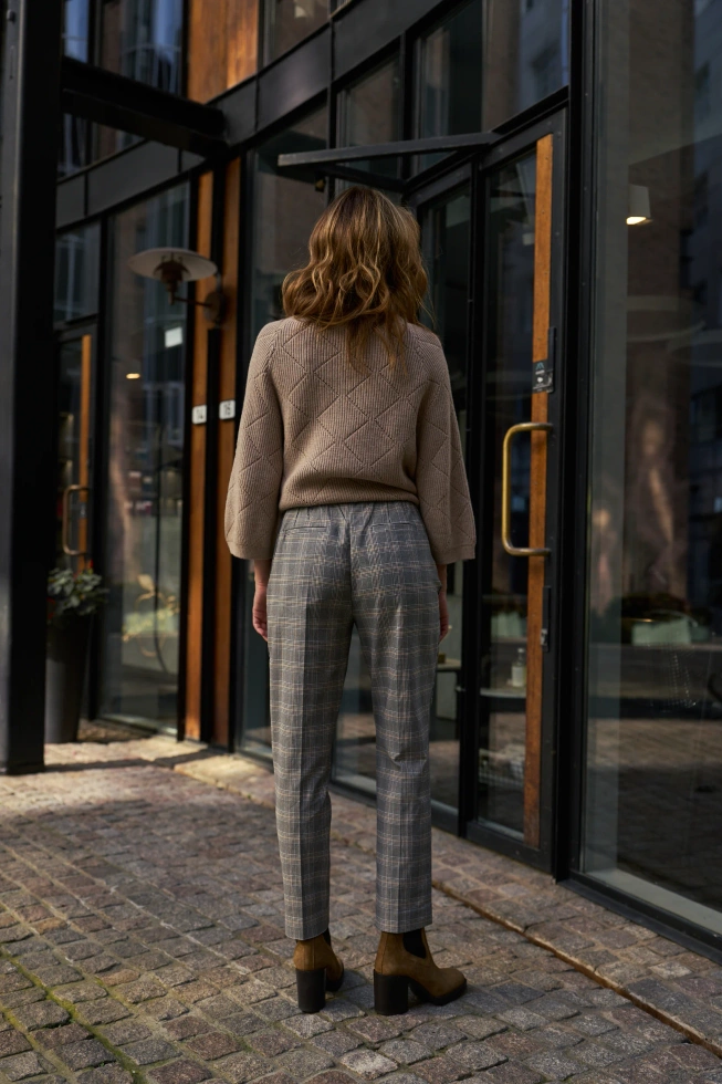 Spodnie w kratę szare