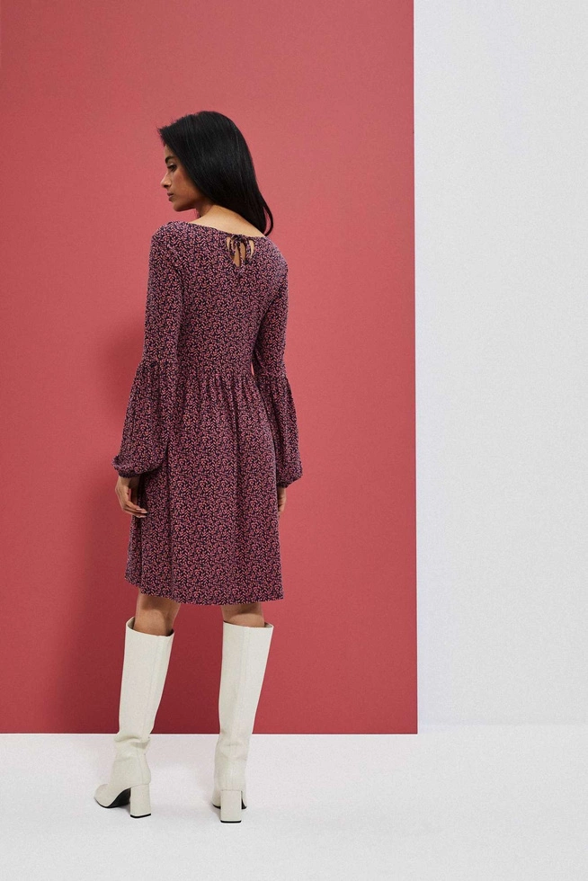 Sukienka w roślinnym printem