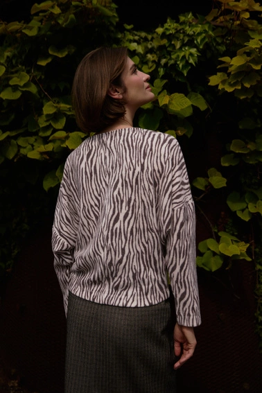 Bluza w zwierzęcy wzór beżowa