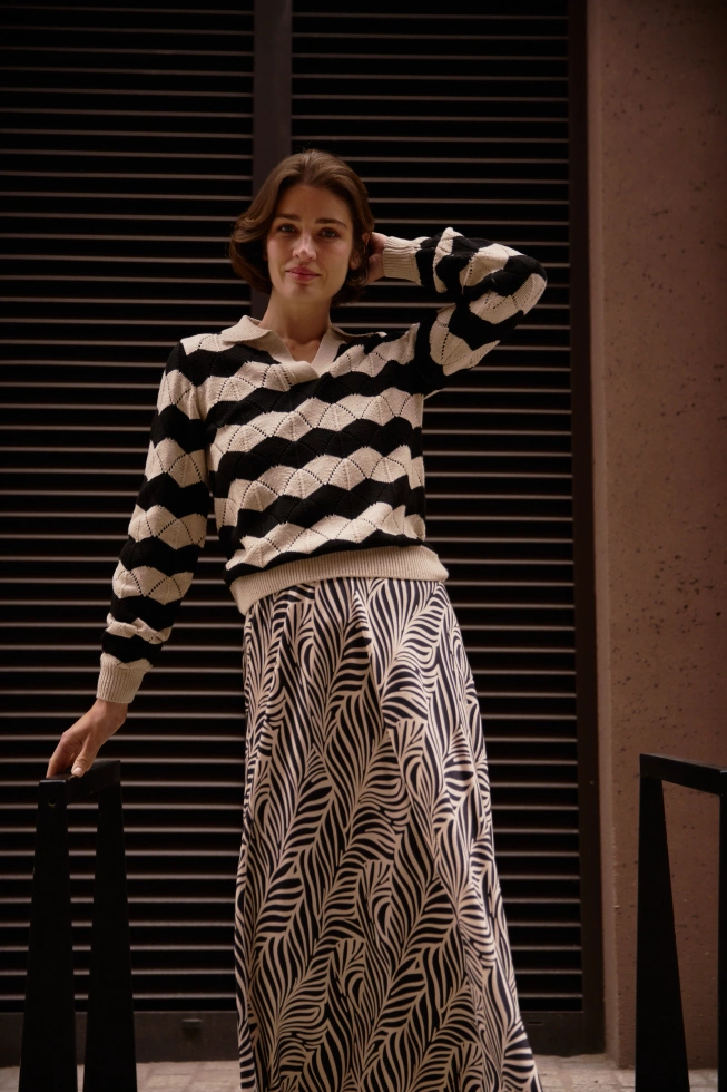 Sweter z kołnierzykiem beżowy