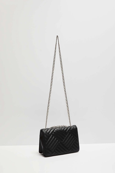Pikowana torebka na łańcuszku czarna