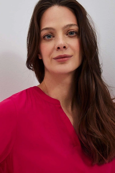 Koszula z wiązaniem truskawkowa