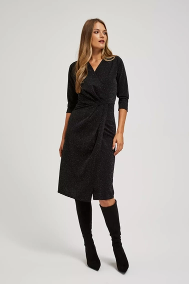 Sukienka ozdobiona metaliczną nitką 