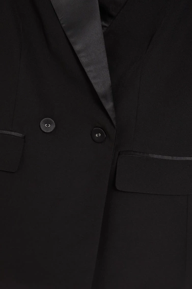 Elegancka marynarka z ozdobnymi klapami czarna