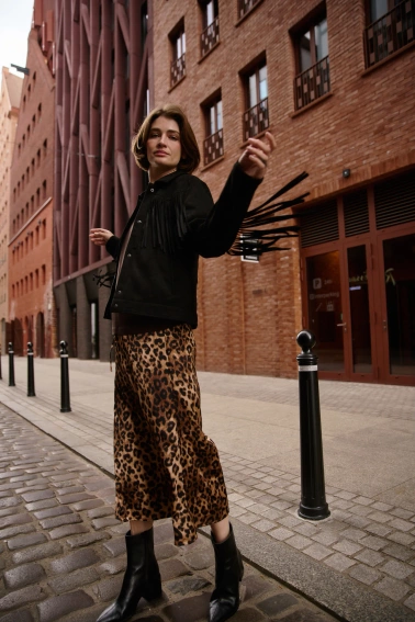 Kurtka z frędzlami czarna