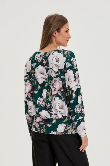 Sweter w kwiaty zielony