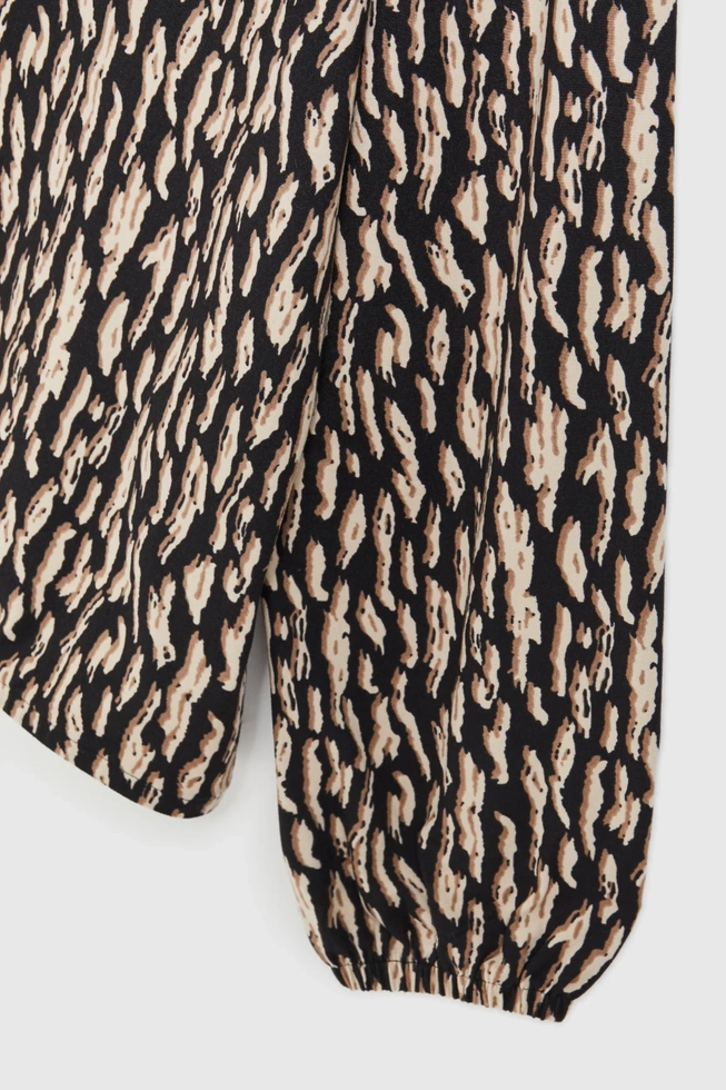 Wzorzysta bluzka z dlugimi rekawami brązowa