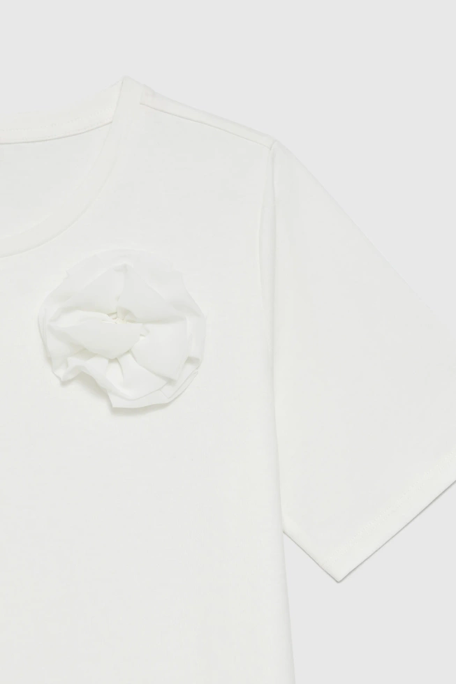 T-shirt w kwiatem biały