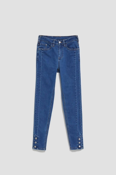 Jeansy rurki z ozdobnymi guzikami