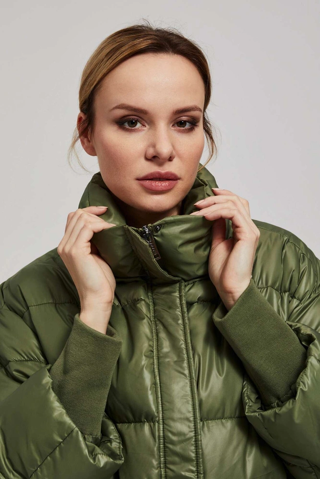 Krótka kurtka z kołnierzem