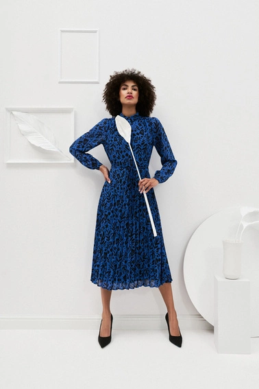 Sukienka z plisowanym dołem 