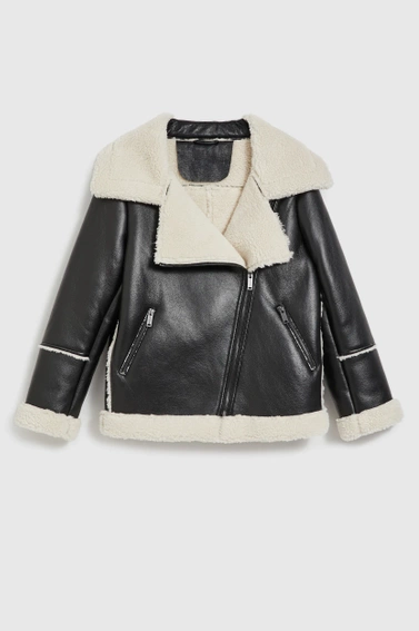 Kurtka z futrzanym kołnierzem czarna