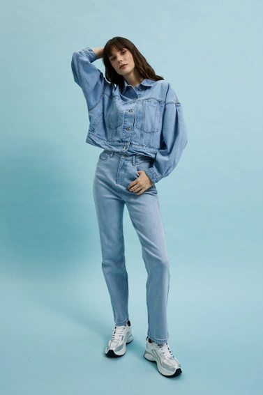 Krótka jeansowa kurtka niebieska